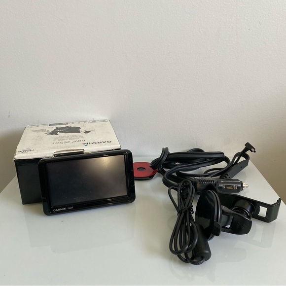 GARMIN NUVI 265WT GPS NAVIGATING SYSTEM GLOBAL POSITIONING 4.3" Screen - Picture 3 of 4